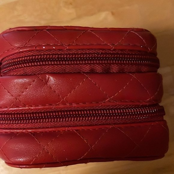 TRISH MCEVOY SMALL DELUXE PLANNER RED QUILTED - Picture 7 of 8